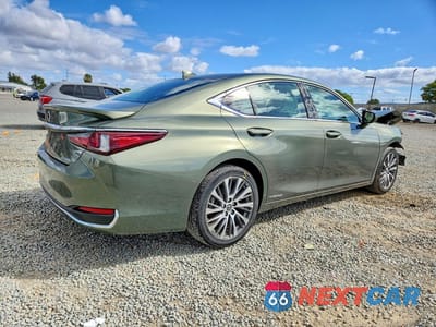 Trzecie zdjęcie samochodu z tyłu: 2020 LEXUS ES 300H VIN:58AD21B1XLU010012 - miniatura