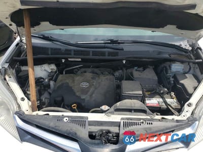 Zdjęcie 12 z 13 samochodu: 2019 TOYOTA SIENNA LE VIN:5TDKZ3DC2KS013160 - miniatura