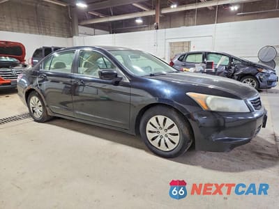 Czwarte zdjęcie samochodu z boku: 2008 HONDA ACCORD LX VIN:1HGCP26398A045127 - miniatura