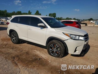Czwarte zdjęcie samochodu z boku: 2019 TOYOTA HIGHLANDER LE VIN:5TDZARFH9KS043130 - miniatura