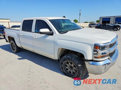 Czwarte zdjęcie samochodu z boku: 2018 CHEVROLET SILVERADO C1500 LT VIN:3GCPCREC4JG148999 - miniatura