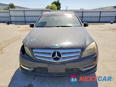 Piąte zdjęcie samochodu w środku: 2011 MERCEDES-BENZ C 300 VIN:WDDGF5EB1BR137568 - miniatura