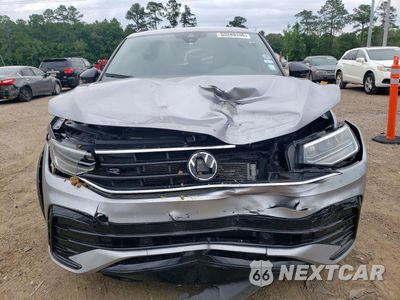 Piąte zdjęcie samochodu w środku: 2024 VOLKSWAGEN TIGUAN SE R-LINE BLACK VIN:3VVCB7AX2RM107056 - miniatura