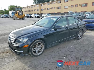 2013 MERCEDES-BENZ C 250 WDDGF4HB4DA837656 - główne zdjęcie licytacji z USA - miniatura