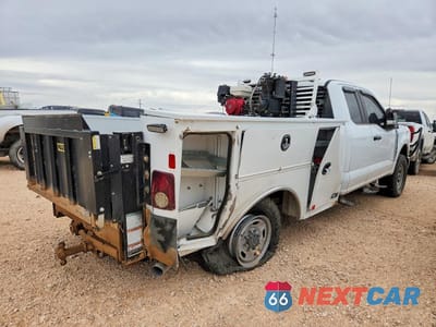 Trzecie zdjęcie samochodu z tyłu: 2024 FORD F350 SUPER DUTY UTILITY / SERVICE TRUCK VIN:1FT8X3BA9REC90244 - miniatura