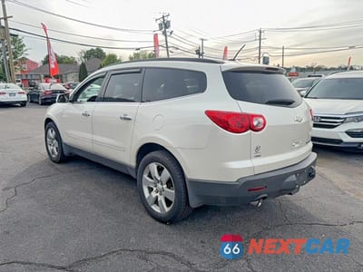 Trzecie zdjęcie samochodu z tyłu: 2012 CHEVROLET TRAVERSE LTZ VIN:1GNKVLED5CJ288322 - miniatura
