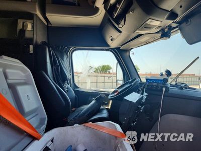 Piąte zdjęcie samochodu w środku: 2020 FREIGHTLINER CASCADIA 126