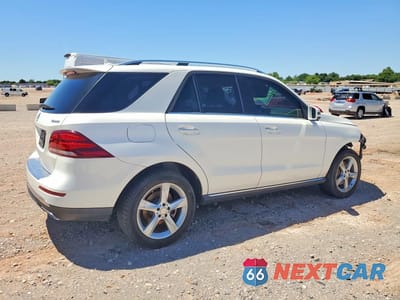 Trzecie zdjęcie samochodu z tyłu: 2016 MERCEDES-BENZ GLE 300D 4MATIC VIN:4JGDA0EB5GA647678 - miniatura