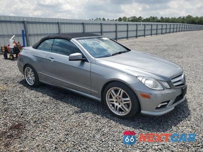 Czwarte zdjęcie samochodu z boku: 2011 MERCEDES-BENZ E 550 VIN:WDDKK7CF6BF081233 - miniatura
