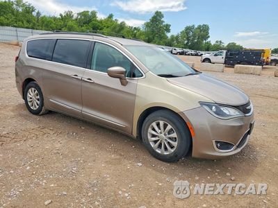 Czwarte zdjęcie samochodu z boku: 2017 CHRYSLER PACIFICA TOURING L VIN:2C4RC1BG5HR683135 - miniatura