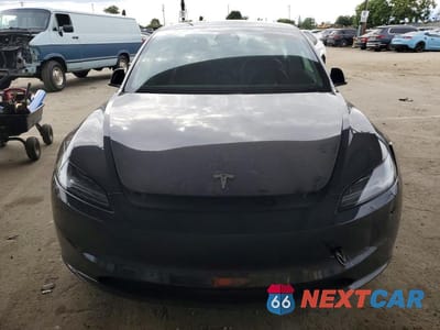 Piąte zdjęcie samochodu w środku: 2024 TESLA MODEL 3 VIN:5YJ3E1EA3RF743451 - miniatura