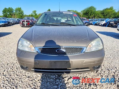 Piąte zdjęcie samochodu w środku: 2005 FORD FOCUS ZXW VIN:1FAHP36N35W208077 - miniatura