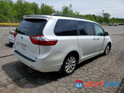 Trzecie zdjęcie samochodu z tyłu: 2017 TOYOTA SIENNA XLE PREMIUM 7-PASSENGER VIN:5TDDZ3DC2HS161164 - miniatura