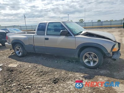 Czwarte zdjęcie samochodu z boku: 2002 GMC SONOMA VIN:1GTCS19W128215427 - miniatura