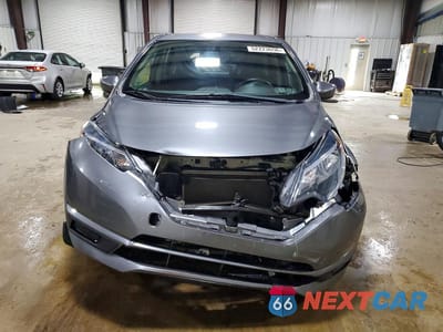 Piąte zdjęcie samochodu w środku: 2017 NISSAN VERSA NOTE SV VIN:3N1CE2CP6HL363620 - miniatura