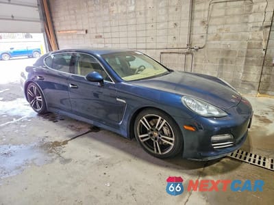 Czwarte zdjęcie samochodu z boku: 2012 PORSCHE PANAMERA S VIN:WP0AB2A71CL061172 - miniatura