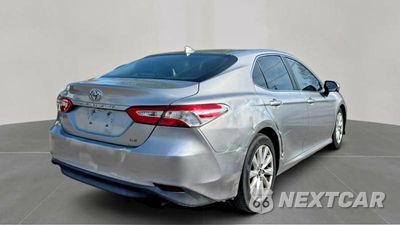 Czwarte zdjęcie samochodu z boku: 2019 TOYOTA CAMRY LE VIN:4T1B11HK0KU196501 - miniatura