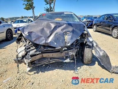 Piąte zdjęcie samochodu w środku: 2012 TOYOTA PRIUS C THREE VIN:JTDKDTB37C1002722 - miniatura