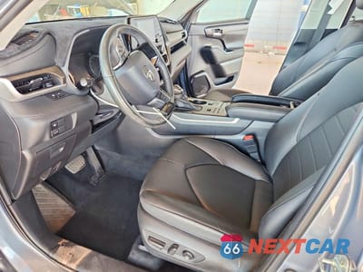 Zdjęcie 7 z 13 samochodu: 2020 TOYOTA HIGHLANDER XLE VIN:5TDHZRBH2LS038637 - miniatura