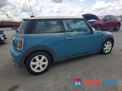 Trzecie zdjęcie samochodu z tyłu: 2008 MINI COOPER VIN:WMWMF335X8TT67133 - miniatura