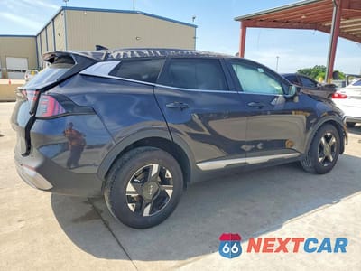 Trzecie zdjęcie samochodu z tyłu: 2026 KIA SPORTAGE LX VIN:5XYK23DF9TG399203 - miniatura