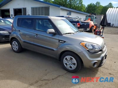 Czwarte zdjęcie samochodu z boku: 2013 KIA SOUL BASE VIN:KNDJT2A50D7504529 - miniatura