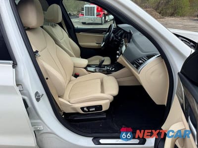 Piąte zdjęcie samochodu w środku: 2019 BMW X3 XDRIVE30I VIN:5UXTR9C5XKLD96892 - miniatura
