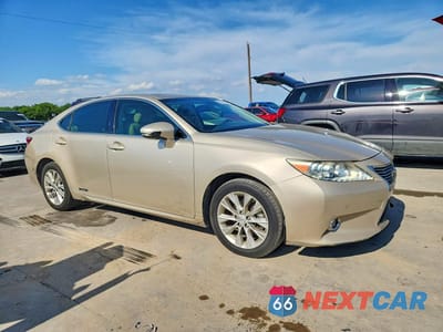 Czwarte zdjęcie samochodu z boku: 2014 LEXUS ES 300H VIN:JTHBW1GGXE2055890 - miniatura