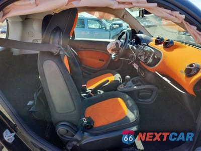 Zdjęcie 10 z 12 samochodu: 2016 SMART FORTWO VIN:WMEFJ5DA7GK051762 - miniatura