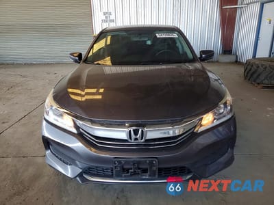 Piąte zdjęcie samochodu w środku: 2017 HONDA ACCORD LX VIN:1HGCR2F32HA260424 - miniatura