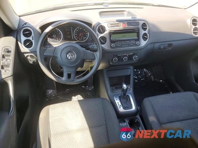 Zdjęcie 8 z 12 samochodu: 2011 VOLKSWAGEN TIGUAN S VIN:WVGAV7AX0BW553432 - miniatura
