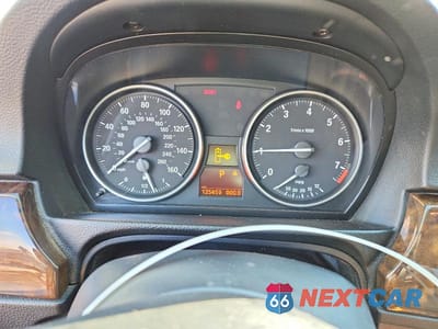 Zdjęcie 9 z 12 samochodu: 2008 BMW 328 XI VIN:WBAVC93538K044838 - miniatura
