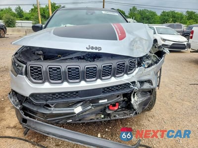 Piąte zdjęcie samochodu w środku: 2025 JEEP COMPASS TRAILHAWK VIN:3C4NJDDN7ST559115 - miniatura