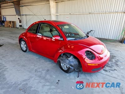 Czwarte zdjęcie samochodu z boku: 2010 VOLKSWAGEN NEW BEETLE VIN:3VWRG3AG6AM023388 - miniatura