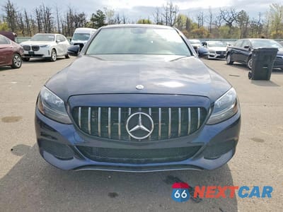 Piąte zdjęcie samochodu w środku: 2017 MERCEDES-BENZ C 300 4MATIC VIN:55SWF4KB6HU210712 - miniatura