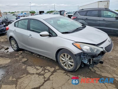 Czwarte zdjęcie samochodu z boku: 2014 KIA FORTE LX VIN:KNAFX4A66E5063322 - miniatura