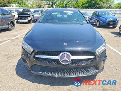Piąte zdjęcie samochodu w środku: 2019 MERCEDES-BENZ A 220 4MATIC VIN:WDD3G4FB4KW018130 - miniatura
