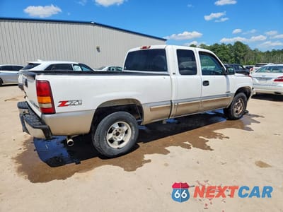 Trzecie zdjęcie samochodu z tyłu: 2001 CHEVROLET SILVERADO K1500 VIN:2GCEK19T511344240 - miniatura