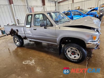 Czwarte zdjęcie samochodu z boku: 1994 TOYOTA PICKUP DX VIN:4TARN13P5RZ236803 - miniatura