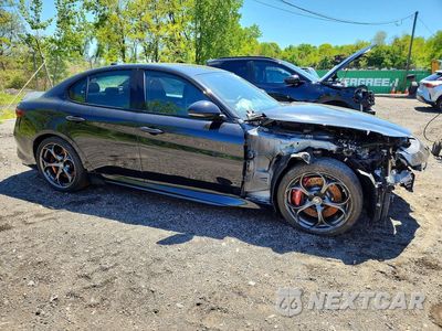 Czwarte zdjęcie samochodu z boku: 2023 ALFA ROMEO GIULIA QUADRIFOGLIO VIN:ZARFAMEVXP7676787 - miniatura