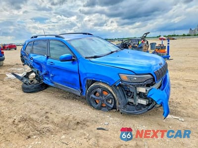 Czwarte zdjęcie samochodu z boku: 2021 JEEP CHEROKEE LATITUDE PLUS VIN:1C4PJLLB3MD137491 - miniatura