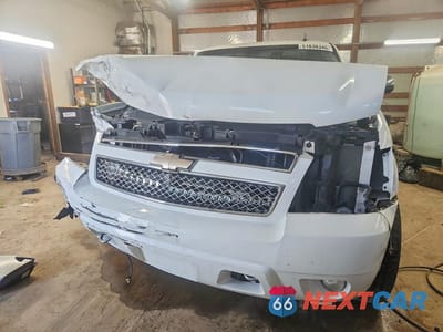 Piąte zdjęcie samochodu w środku: 2011 CHEVROLET TAHOE K1500 LTZ VIN:1GNSKCE03BR115176 - miniatura