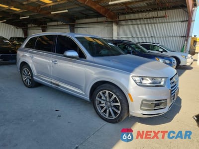 Czwarte zdjęcie samochodu z boku: 2017 AUDI Q7 VIN:WA1LAAF75HD015676 - miniatura
