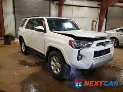 Czwarte zdjęcie samochodu z boku: 2023 TOYOTA 4RUNNER TRD OFF-ROAD PREMIUM VIN:JTERU5JR2P6212052 - miniatura