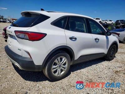 Trzecie zdjęcie samochodu z tyłu: 2020 FORD ESCAPE S VIN:1FMCU0F69LUA21662 - miniatura