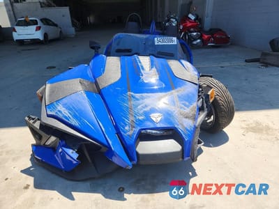Drugie zdjęcie samochodu z przodu: 2023 POLARIS SLINGSHOT SL VIN:57XAAPGD7P8157787 - miniatura