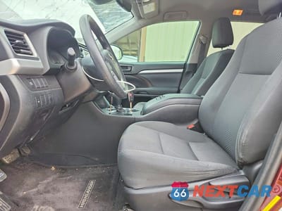 Zdjęcie 7 z 13 samochodu: 2018 TOYOTA HIGHLANDER LE VIN:5TDZZRFH8JS286032 - miniatura