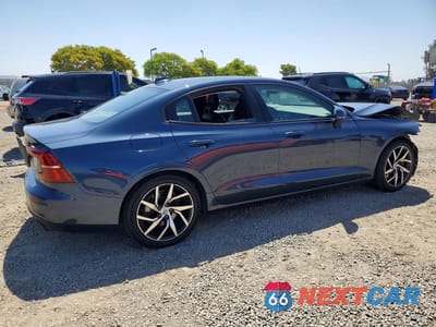 Trzecie zdjęcie samochodu z tyłu: 2020 VOLVO S60 T5 MOMENTUM VIN:7JR102FK9LG047811 - miniatura
