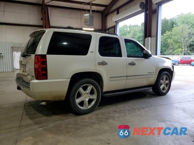 Trzecie zdjęcie samochodu z tyłu: 2009 CHEVROLET TAHOE C1500 LTZ VIN:1GNFC33059R276933 - miniatura