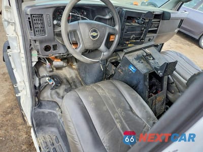 Zdjęcie 8 z 14 samochodu: 2017 CHEVROLET EXPRESS 2500 PRISONER TRANSPORT VAN VIN:1GCWGAFG0H1338830 - miniatura